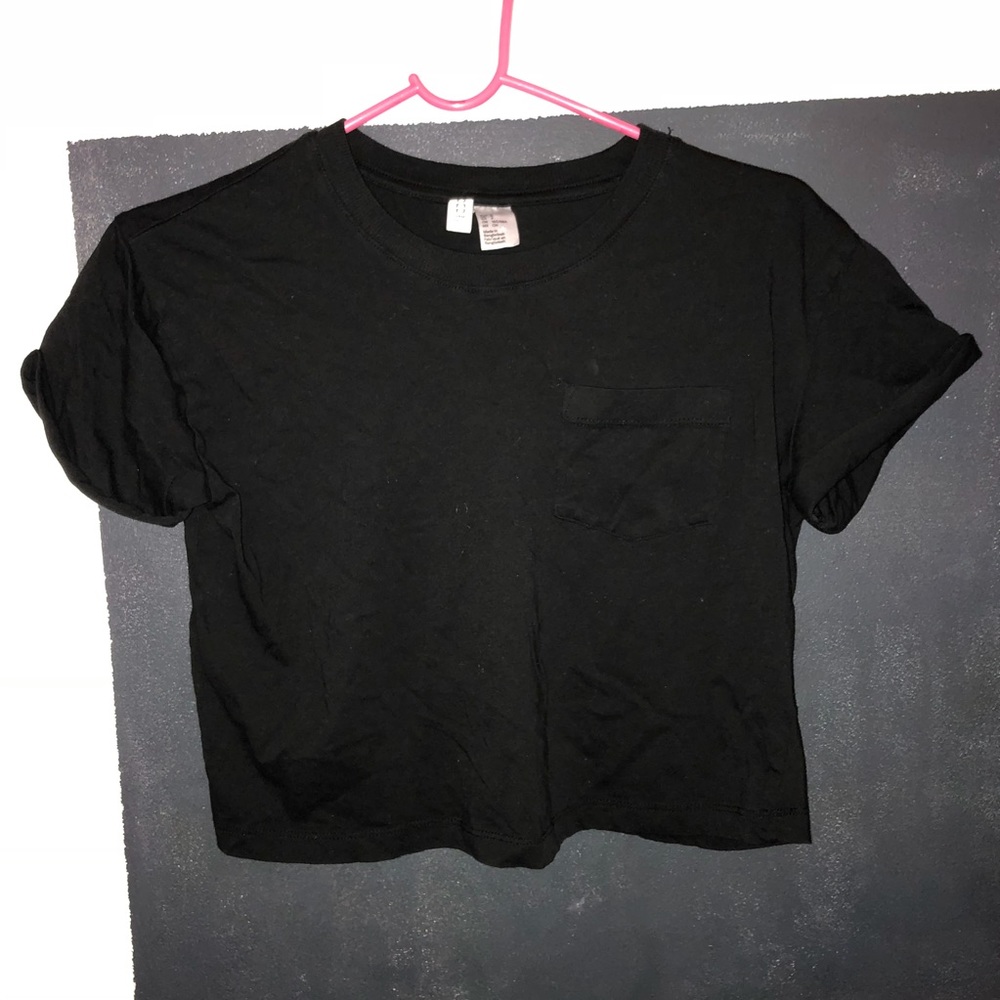 Black Tee (cropped) w/ Pocket